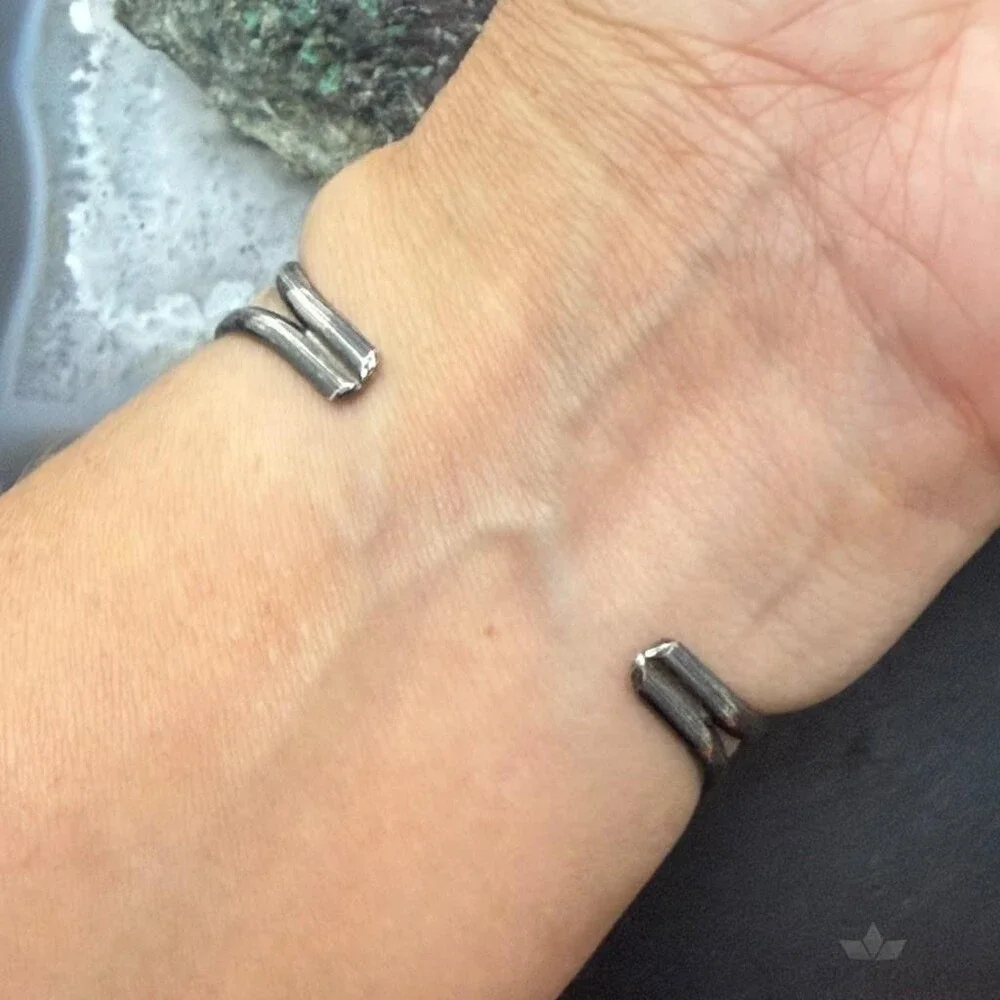 Vintage Native American Silver Leaf & Turquoise Split Shank Bracelet For Women